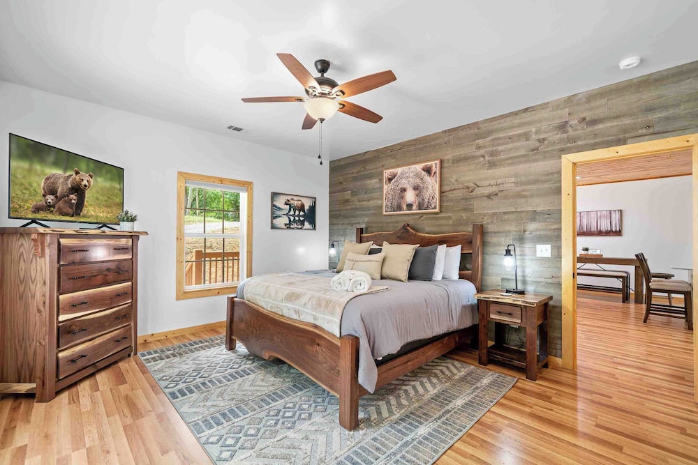 New Listing - Luxurious Mountain Home for 8 With Amenities