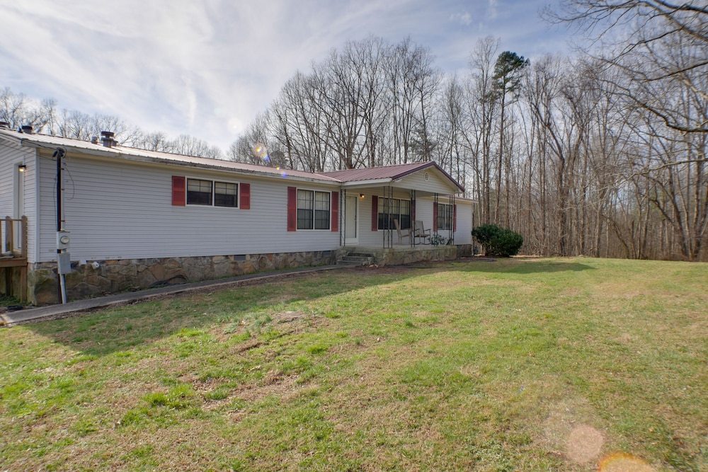 Dog-friendly Georgia Home w/ Grill  Fishing Pond! - Property Image 3