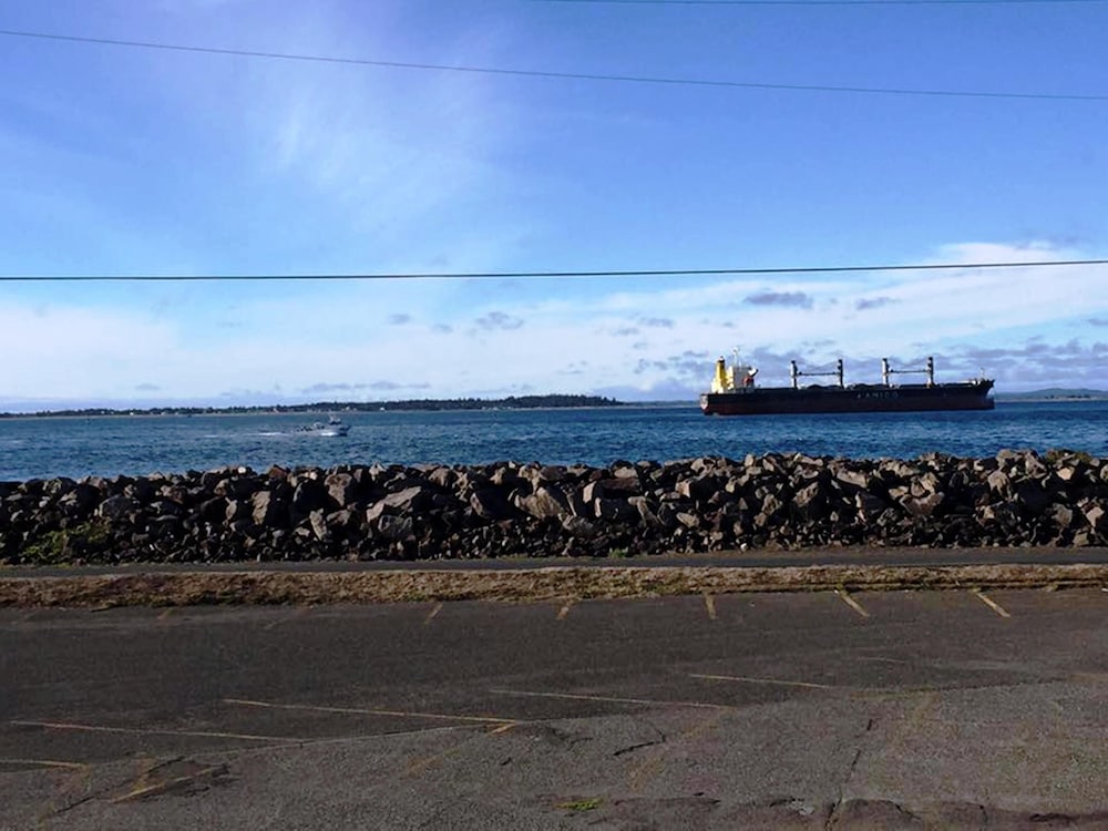 Islander Westport