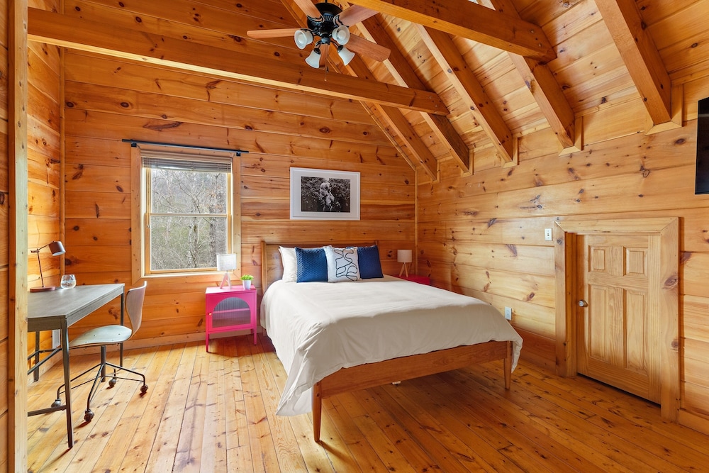 Yesteryear Mountain Charm Modern Vintage Retreat 5 Bedroom Home by Overmoon - Property Image 30