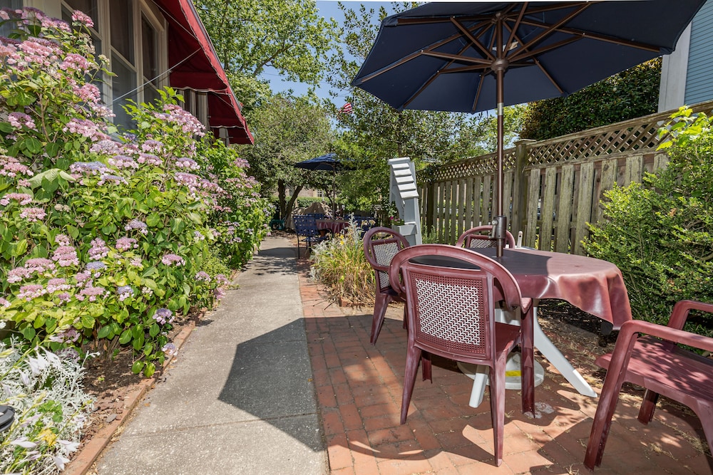 Antoinette's Apartments & Suites