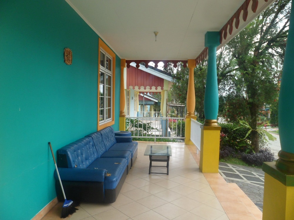 Villa Kota Bunga Violet