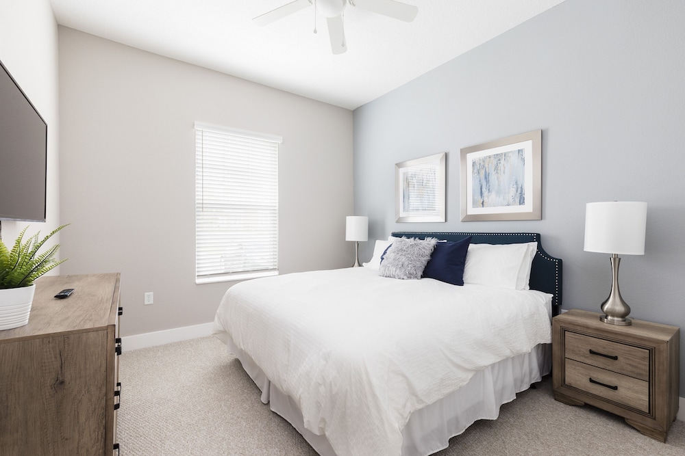Summerville Vacation Homes by Columbia Management