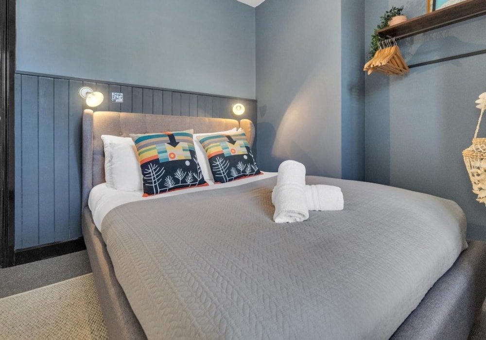 Olive Apartment Three By My Getaways view 5