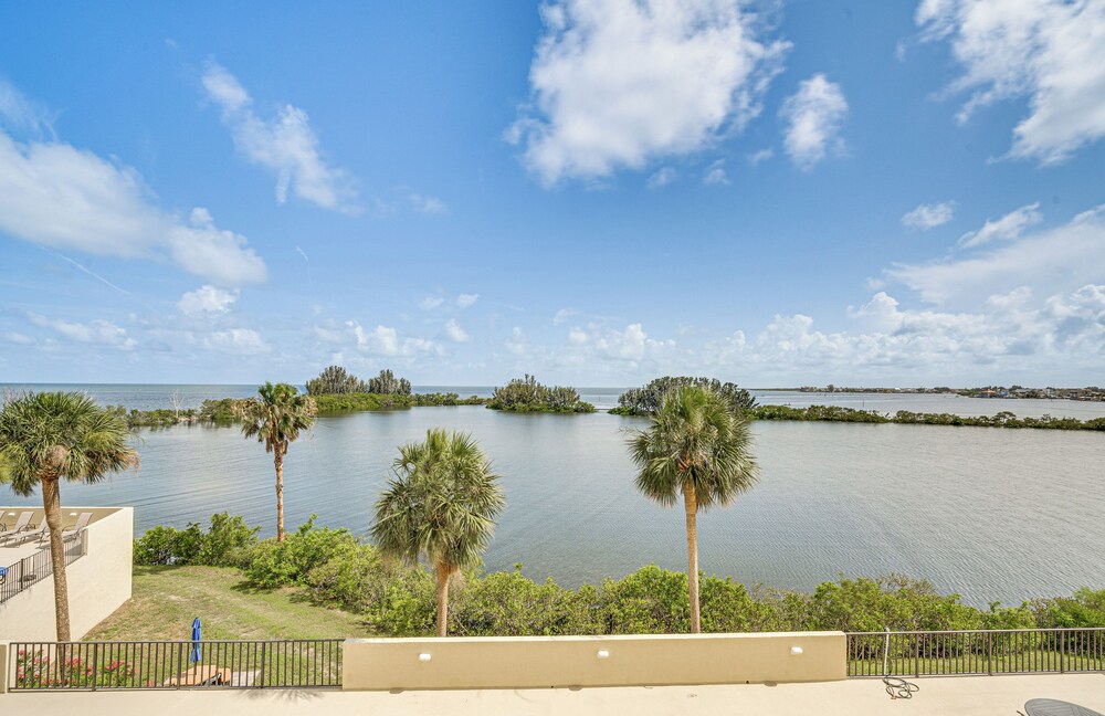 Gulf-view Condo in Hudson: Perfect for Snowbirds!