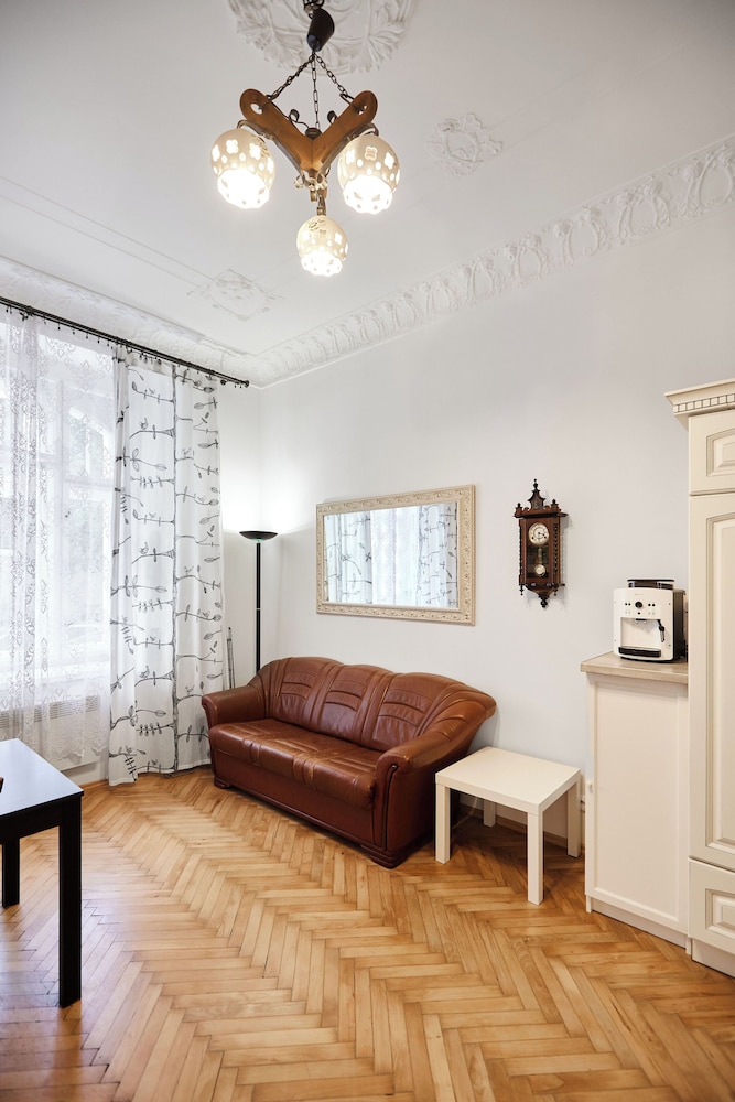Room & Parking Assistance