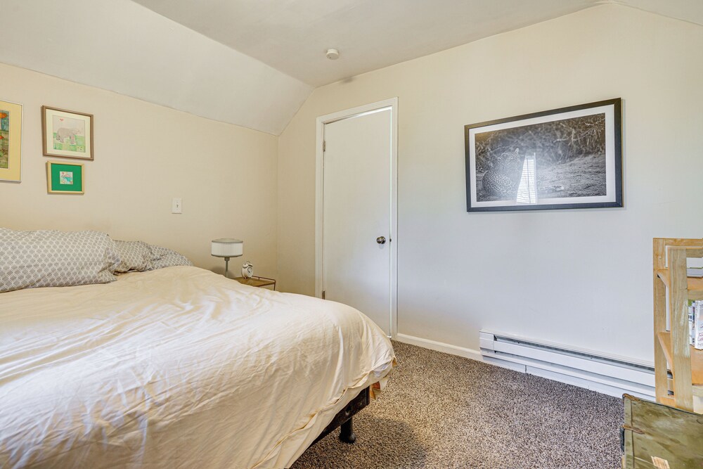 2 Mi to Downtown Minneapolis: Apt w/ Shared Yard