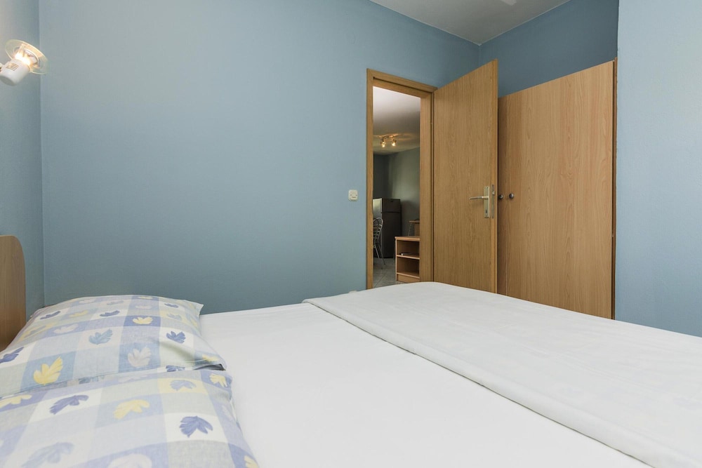 Apartment in Nin Near Beach & Pool