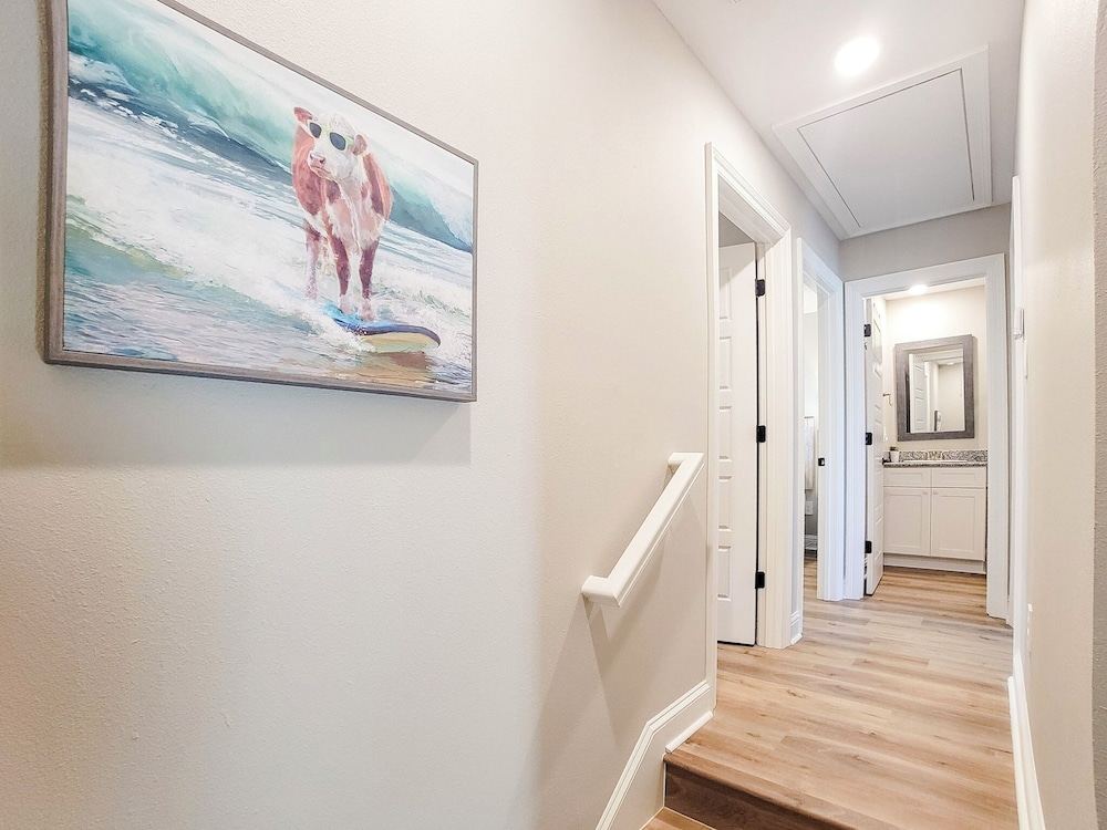 Stylish, Brand NEW 3 Bed Cottage, Beach Front, DOG Friendly!