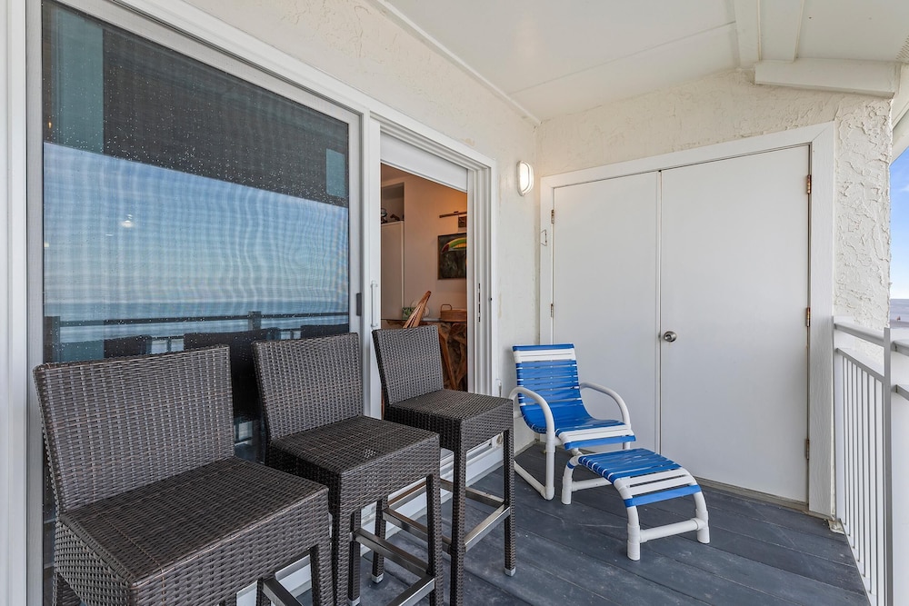Colony Beach Club 223
