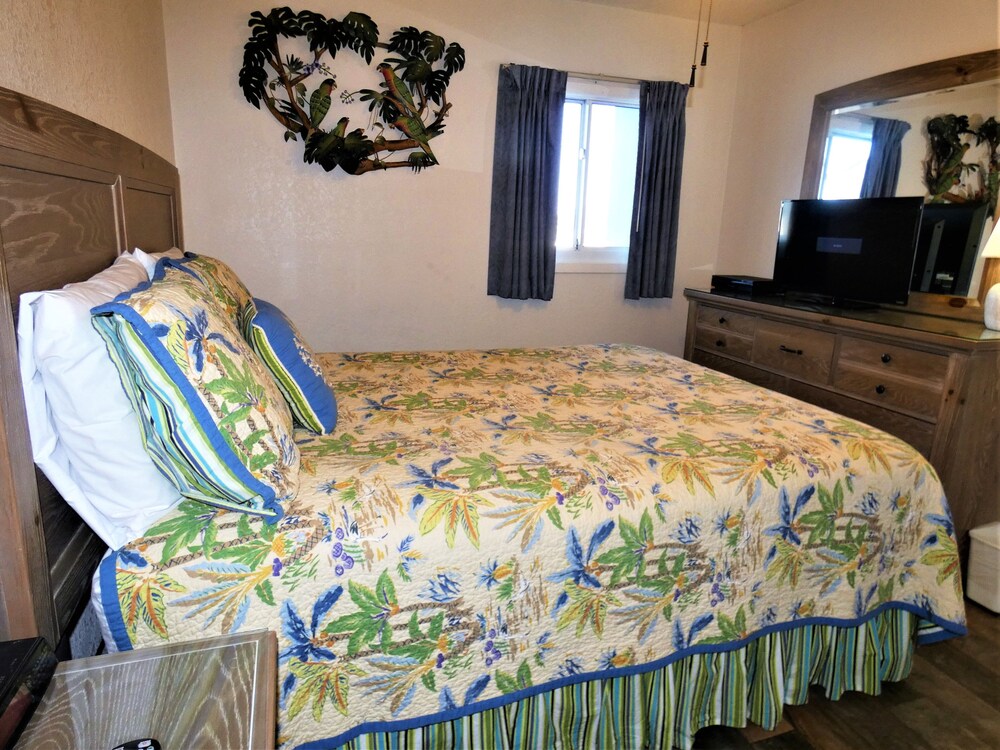 0308 Waters Edge Resort 1 Bedroom Condo by Redawning view 3
