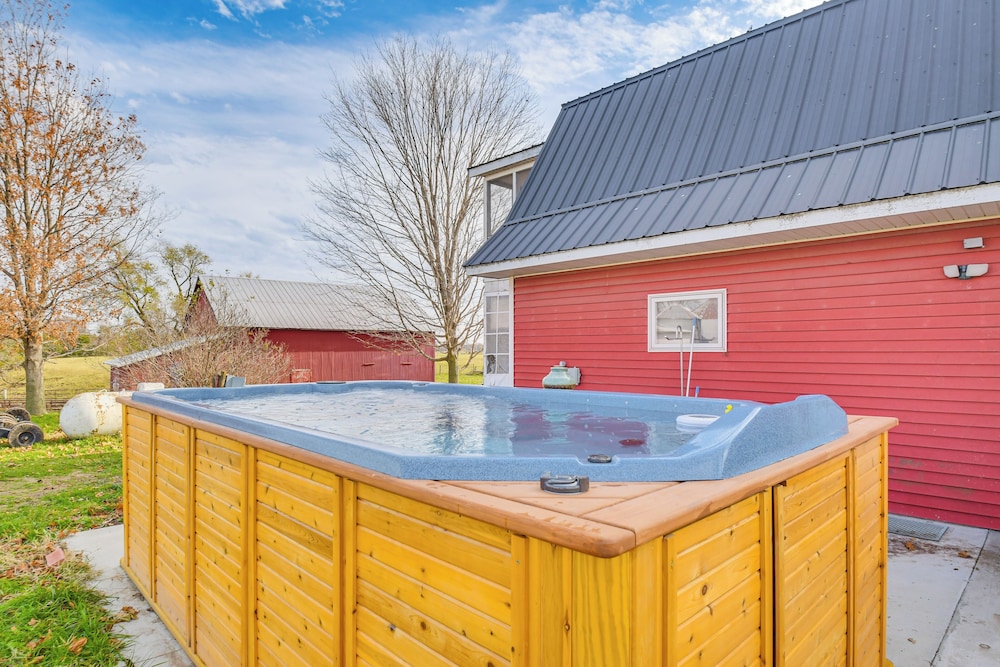Sauna & Private Hot Tub: Kirkwood Farmhouse!
