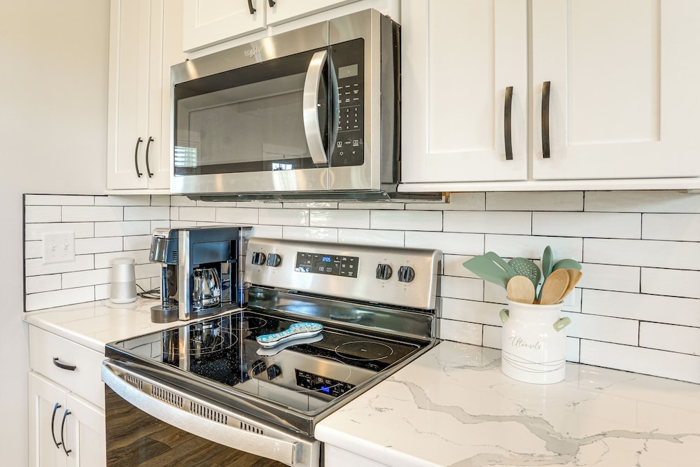 5 Mi to Lake Anna State Park: Modern Family Home!