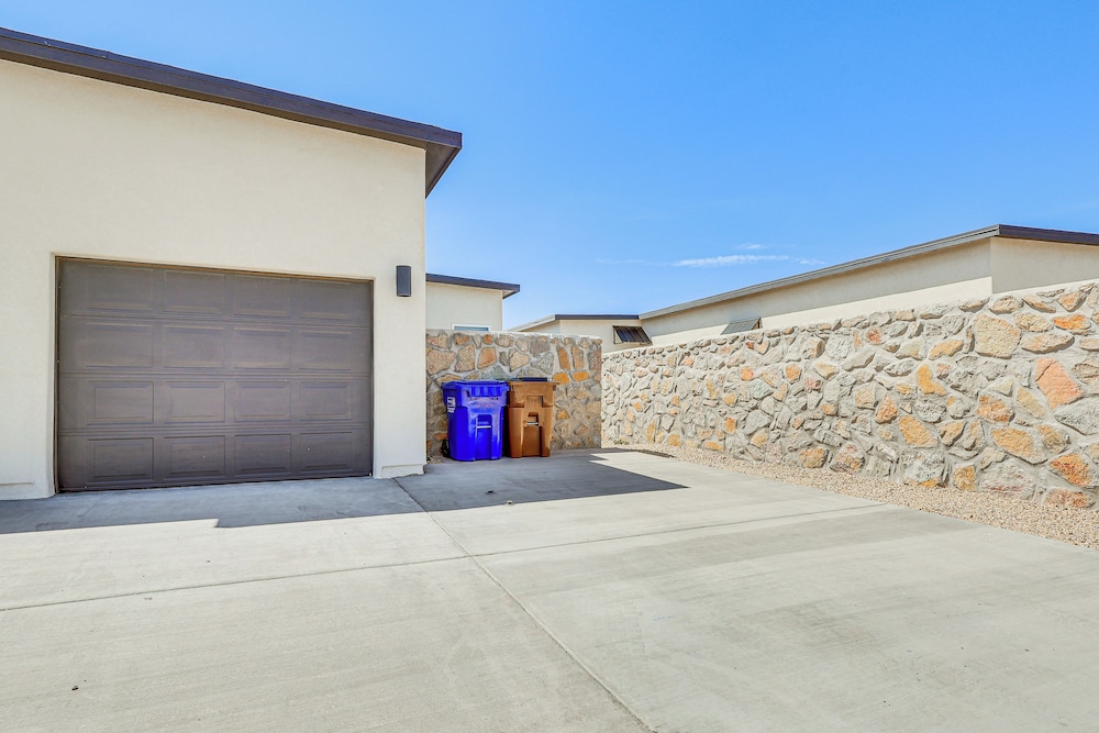 Home w/ Private Patio 10 Mi to Rio Grande!