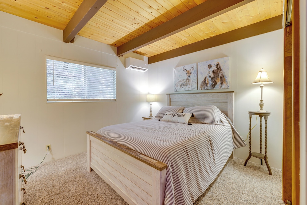 13 Mi to Skiing: Long Barn Family Cabin