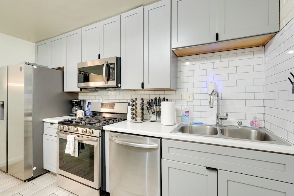 3 Mi to Dtwn Phoenix: Apt w/ Shared Patio