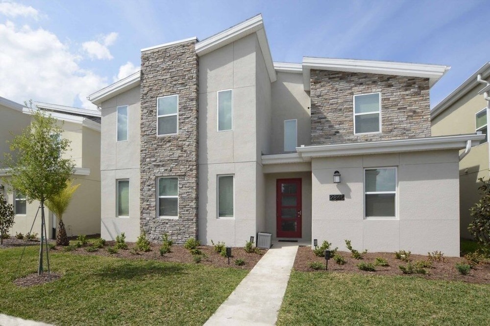 Storey Lake 8 Bed Lake Front Pool & Spa - 1684str 8 Bedroom Home by RedAwning