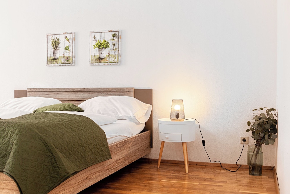 Beautiful 2BR Apartment Near Rennweg