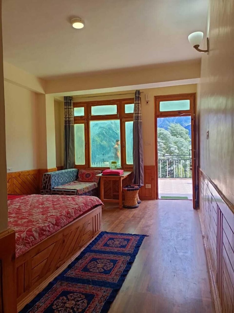 Aarav Chaaras Homestay