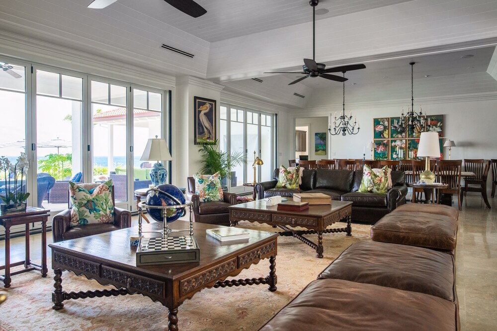 Island Haven: Oceanfront Retreat With Infinity Pool
