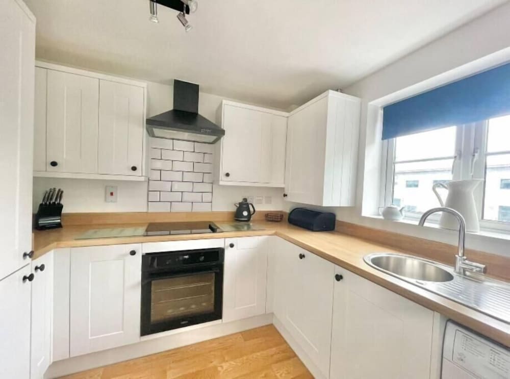 Lovely2Bed Bristol ApartmentFREE PARKING view 3