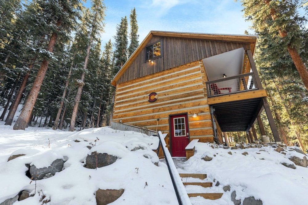 Secluded Rustic Mountain Retreat w/ Updated Touch view 4