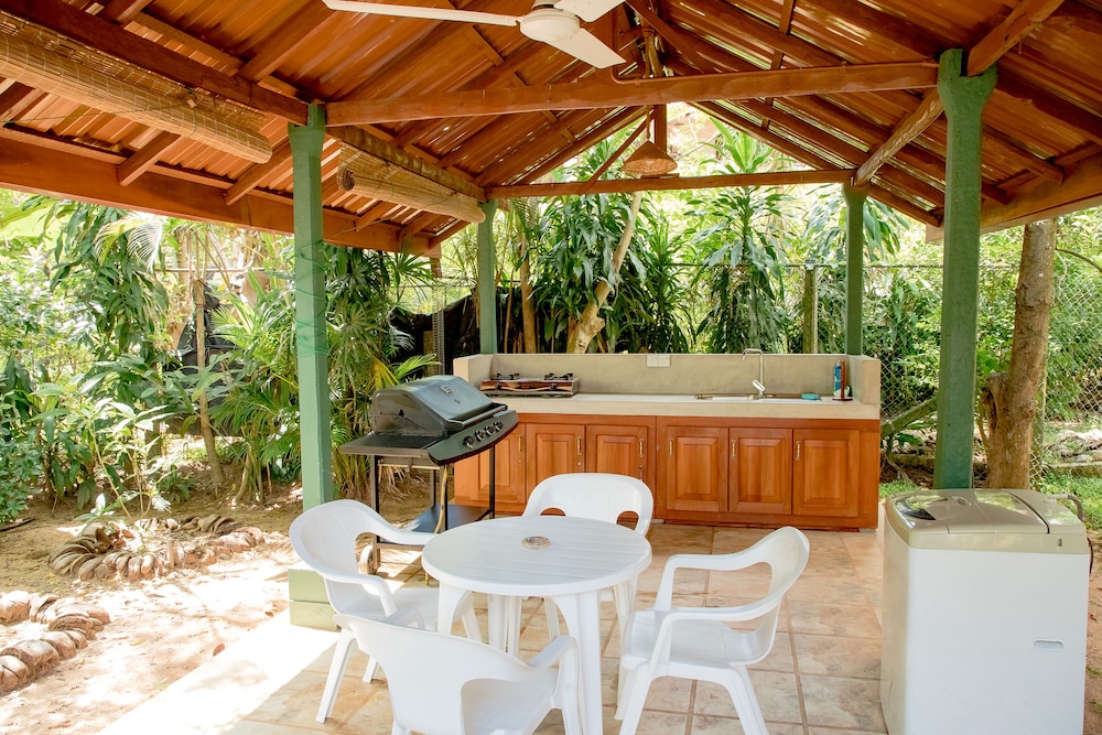 Villa Shade
