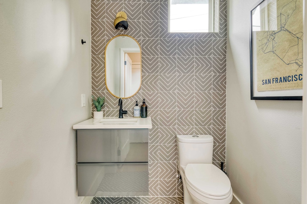 Private Pool, Firepit, Patio Steps to East Austin Dining, Music, Art, Murals