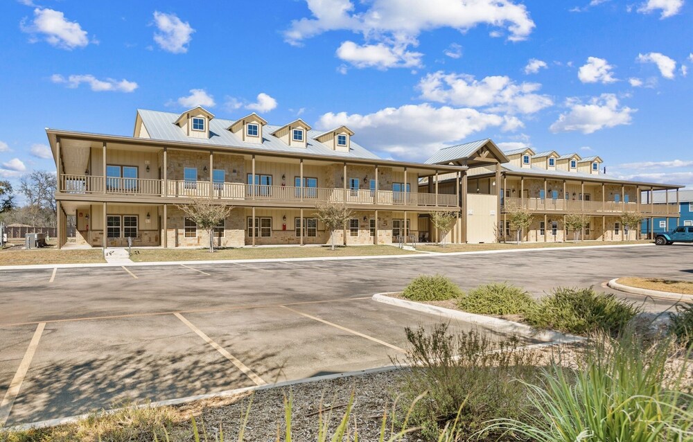 Hotel Old Mills Resort OM A11 2 Bedroom Condo by RedAwning - Image 1