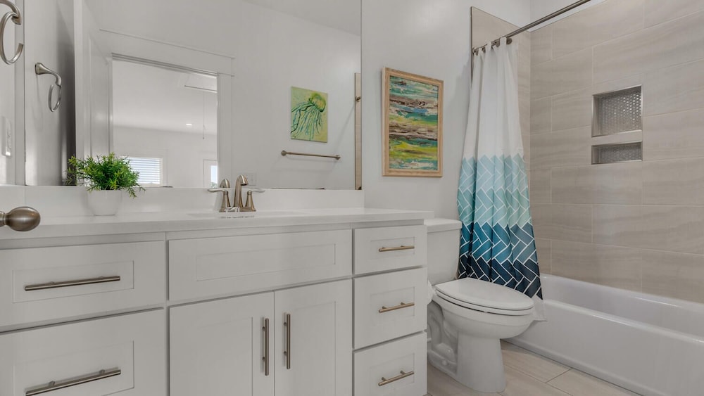 Sleep up to 28 - 2 Homes Side by Side - Close to Beach & Community Pool!