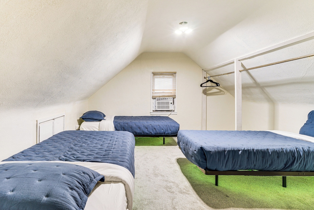 1 Mi to University: Spacious Home in Minneapolis!