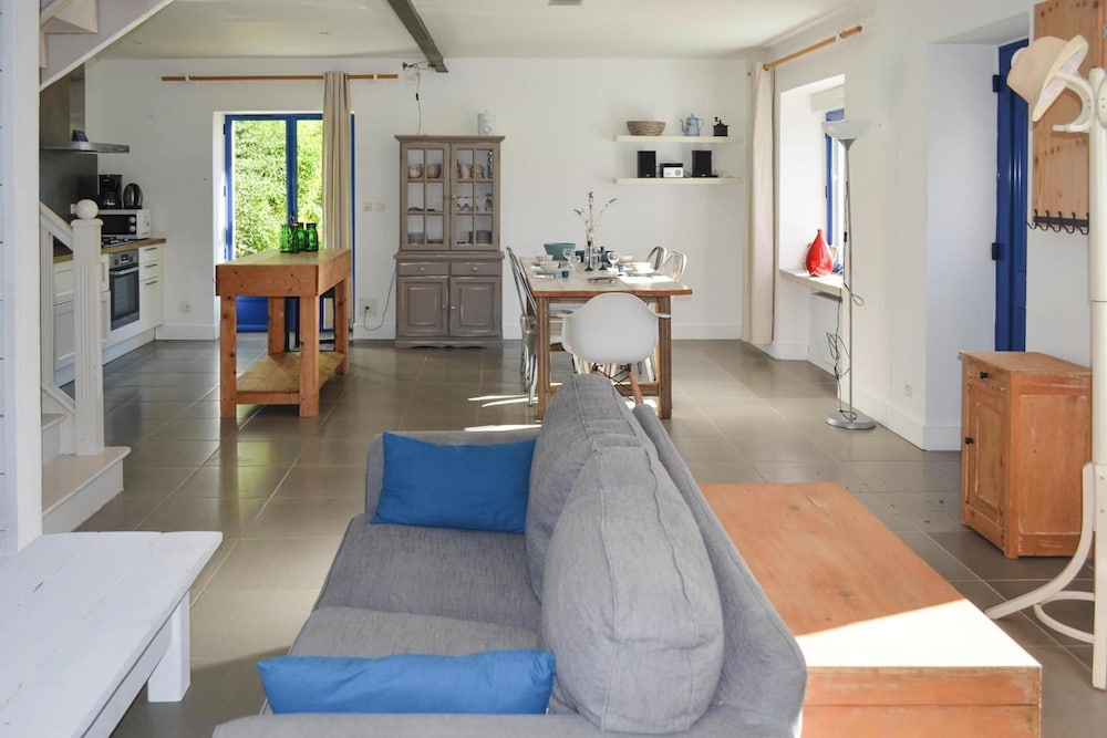 Comfortable Holiday Home With Enclosed Garden