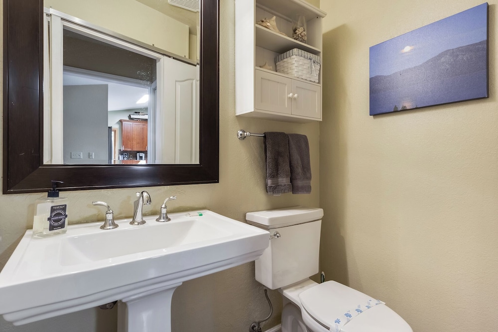 Tahoe Mountain Retreat Sleeps 12!