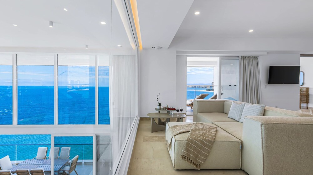 Beachfront Luxury 4BR Penthouse With Incredible Ocean Views