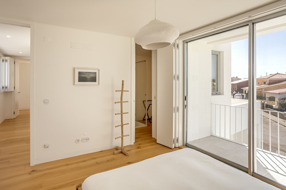 Ericeira Modern Bright With Pool by Homing