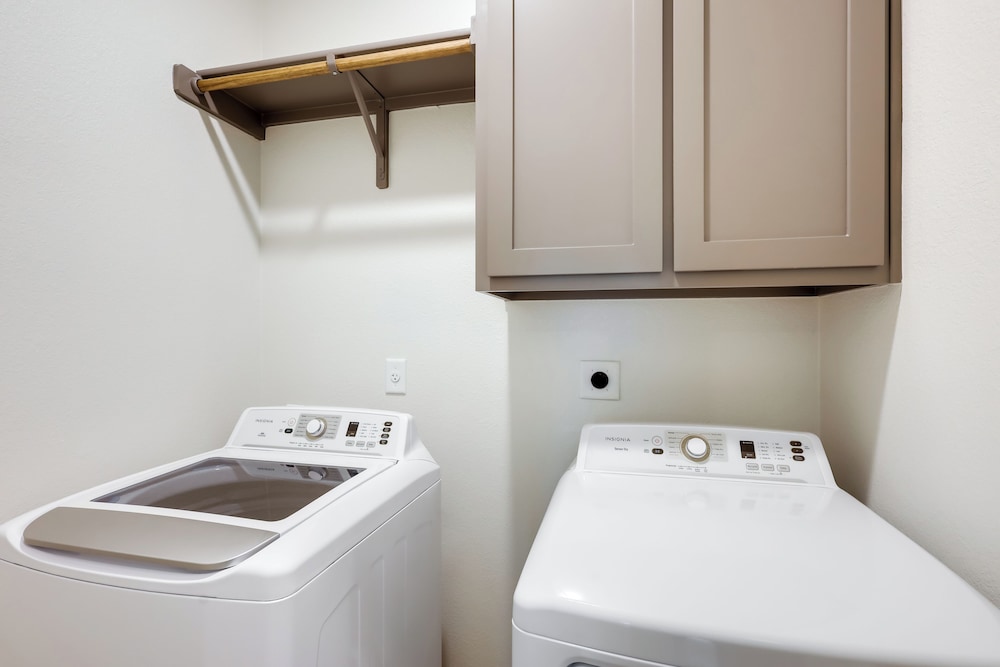 2 Mi to Downtown Temple: Pet-friendly Home w/ Yard