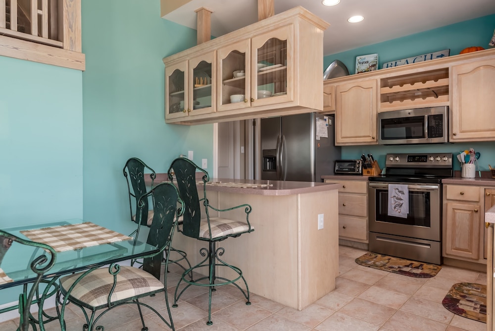 Breezy Decks - 601 Hernando Pl 4 Bedroom Home