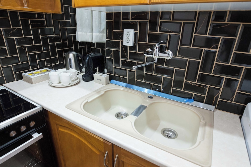Stylish Renovated 2 Bd Apt in Exarcheia