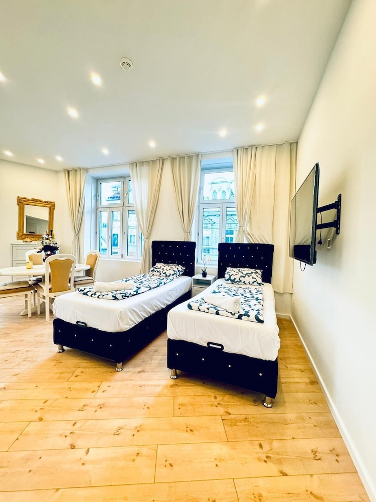 Comfortable 3BR Stay Kaufpark Area