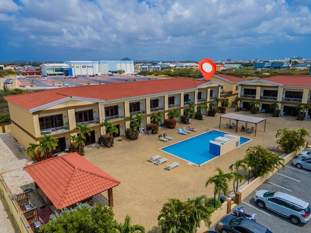 2BR 3min Walk 2 Eagle Beach Pool GYM Parking