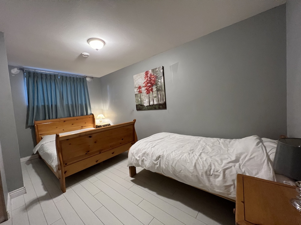 Surrey Vacations - Family Suite - Property Image 4