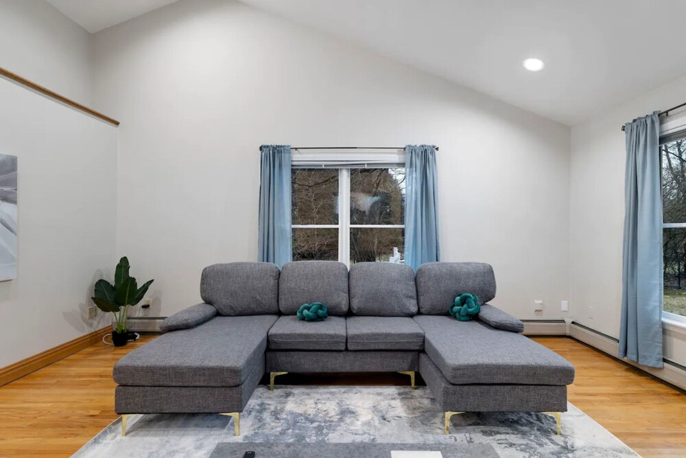 Cozy Winter Escape 1 Hr From NYC Trails Nearby