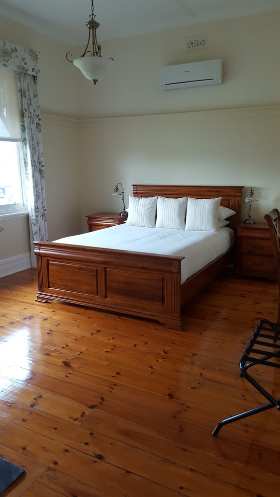 Lighthouse Lodge