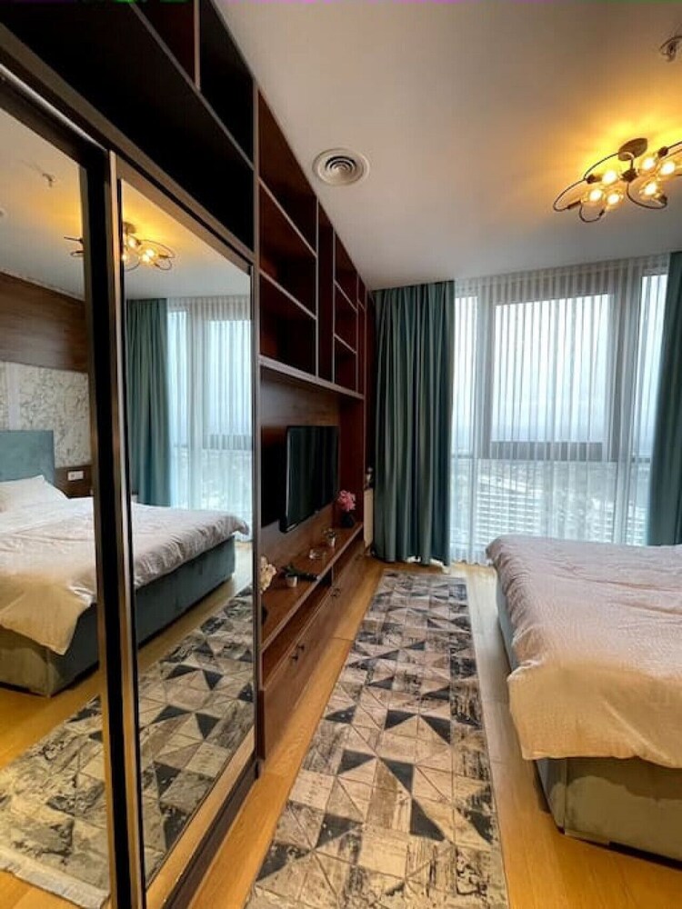 Brand-new Luxurious Studio Near Mall of Istanbul