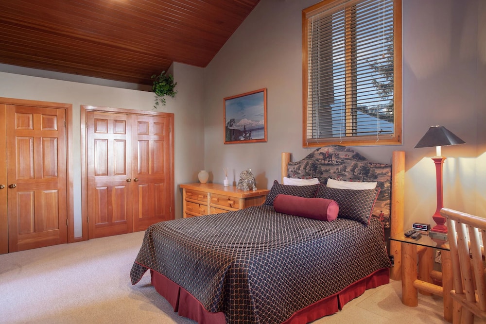 Ridge at Deer Valley Resort - Three Bedroom Condo with Hot Tub #16 3 Condo