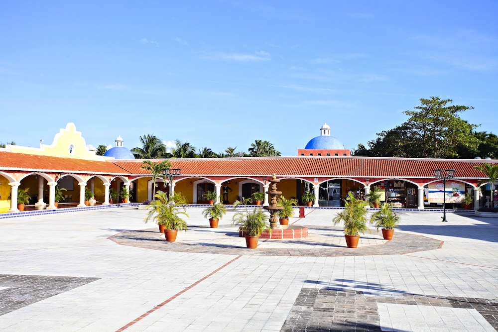Bahia Principe Vacation Rentals - Four-Bedroom House