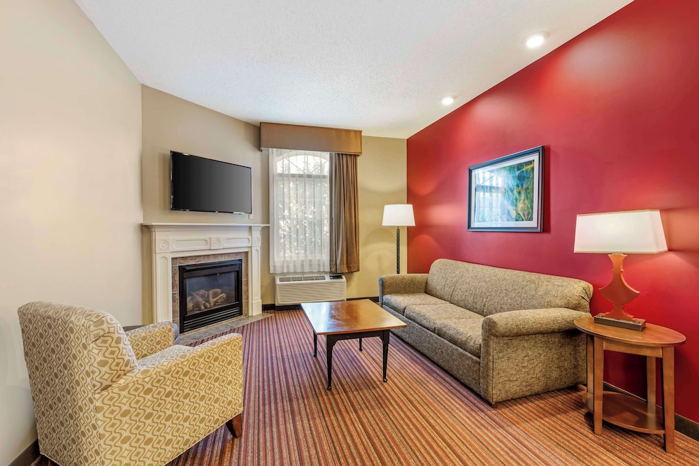 Best Western Plus Dutch Haus Inn and Suites