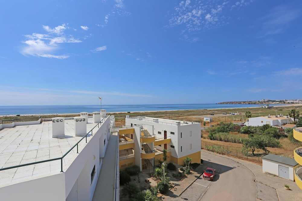 B16 - Sandy Pine Beachfront Flat in Lagos