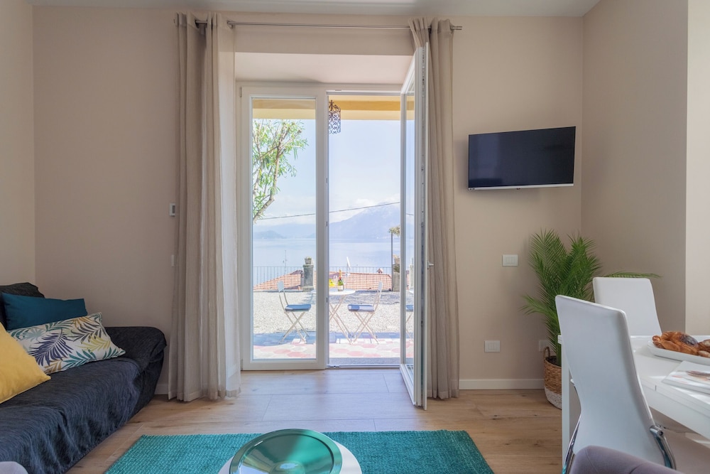 Lakeview Apartments by Rent all Como