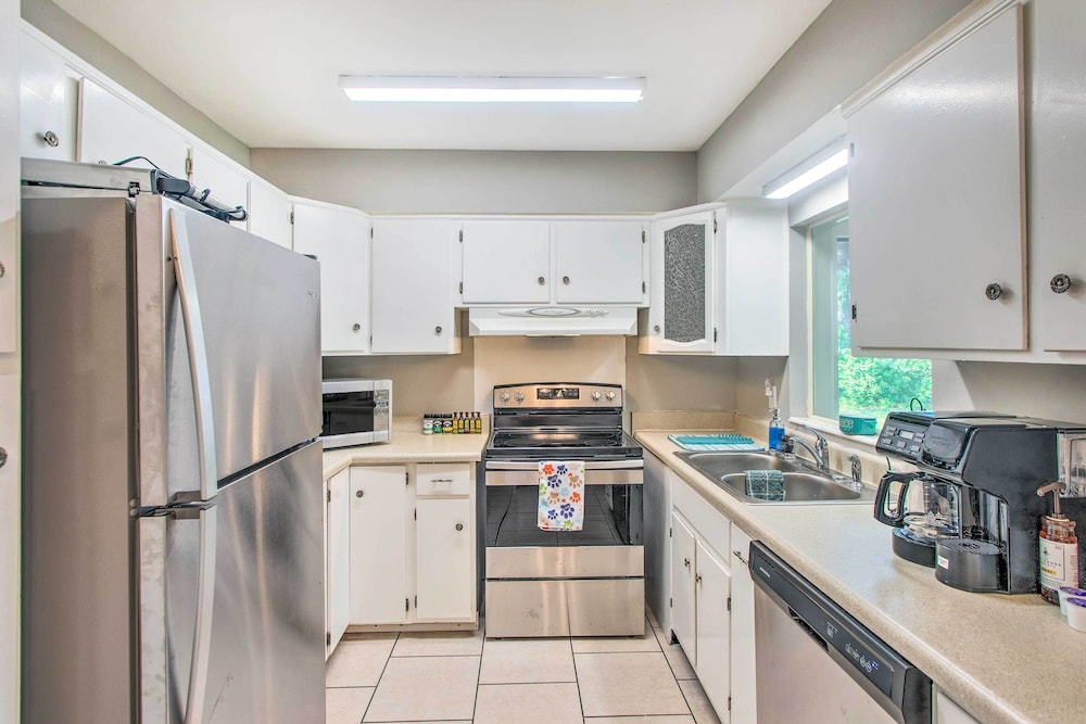 Brunswick Vacations - Pet-friendly Brunswick Retreat w/ Gas Grill! - Property Image 26